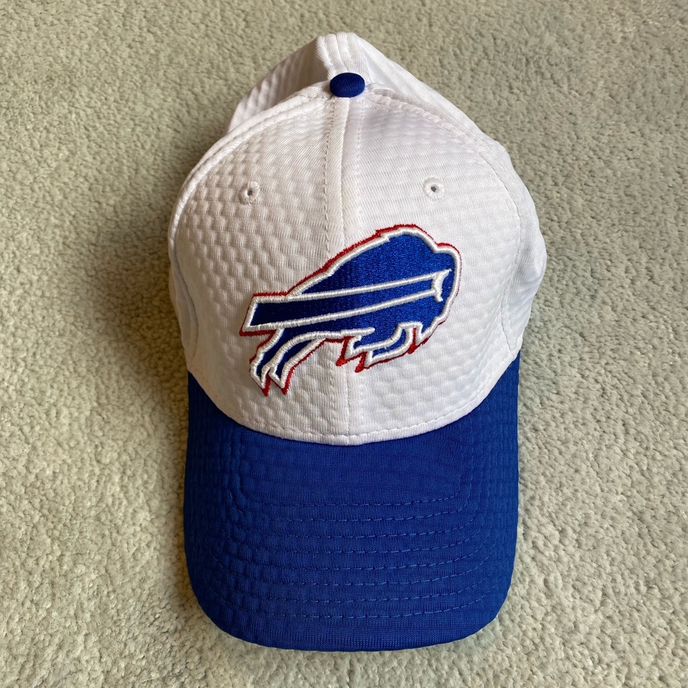 Buffalo Bills New Era 39thirty NFL training camp hat size small/medium